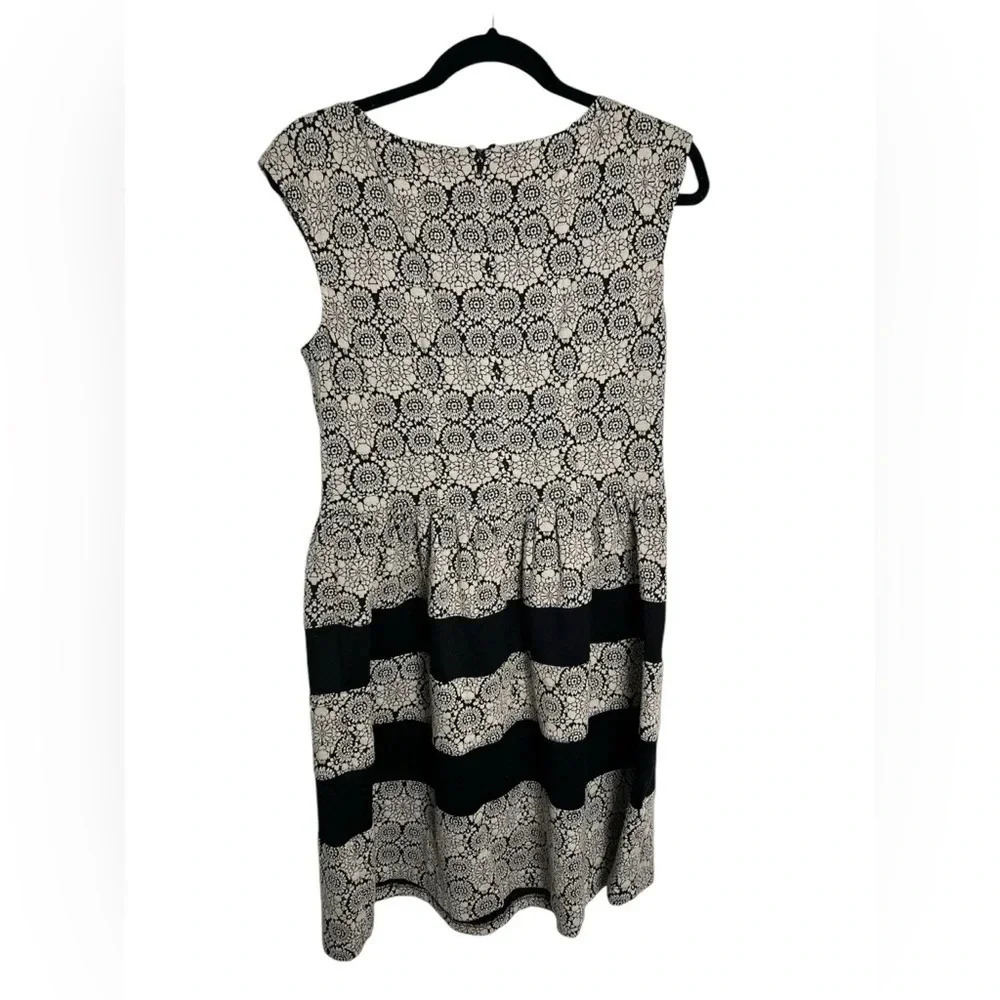Maggot London Black and Cream Dress with medallion print size 10 - Picture 4 of 5